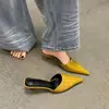 Pantuflas de medio zapato de punta para mujer, pantuflas cerradas de tacón bajo, nuevos tacones de aguja versátiles estilo francés 2026