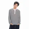 Camiseta Nasa de Manga Longa com Gola Henley Listrada para Homens e Mulheres, Novo Estilo Primavera 2026, Camisa Básica Retro Versátil Casual Solta