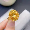 Anillo de Citrino de la Suerte Natural con Cuerpo Puro en la Superficie del Anillo, Finamente Incrustado con Piedras Sueltas, Especificaciones 6*8 3*4mm