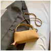 Bolsa de Mão Nicho Estilo Coreano para Mulheres 2025 Novo Modelo de Inverno Bolsa de Ombro de Alta Moda Versátil para o Dia a Dia Bolsa Transversal