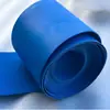 Cinta transportadora azul de PU/PVC personalizada, cinta de transporte de alimentos mate esmerilado, resistente al desgaste y al aceite, con guías y diseño perforado