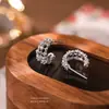 Brincos de agulha de prata s999 com zircônia, design oco em forma de C para mulheres, estilo único e minimalista, ear cuffs versáteis e estilosos