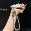 Moderna correa de alta gama para teléfono móvil con pulsera de diamantes completos y cuentas doradas, correa antipérdida para uso en exteriores, adecuada para teléfonos móviles, bolsos y llaveros