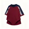 Camiseta Deportiva Blanca de Manga Corta con Tres Rayas para Niños, Diseño de Bloques de Color Veraniego, Estilo Baloncesto Americano Juvenil de Media Manga