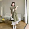 Traje de Duas Peças Verão 2026 Nova Moda Casual Estilo Universitário Colete Personalizado com Patchwork de Cores Contrastantes Saia