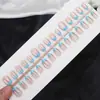 Unhas postiças curtas azul Klein francês em alta no TikTok, pontas de unha simples estilo olho de gato, unhas postiças clareadoras