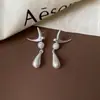 Brincos de Zircônia Dourada Café Laço Geométrico Gota d'Água Pérola Estilo Retro Francês Brincos de Tarraxa Nicho Sensação de Alto Padrão Joias para Orelha