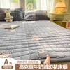 2026 Nuevo Otoño Invierno Engrosado Leche Polar Estampado Protector de Cama Colchón Otoño Invierno Cálido Protector de Cama Hogar Protector de Cama Tres