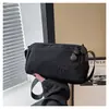 2025 Nueva Tela de Nylon Moderna Elegante Casual Color Sólido Gran Capacidad Bolso Cruzado al Hombro Debajo del Brazo Simple