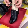 Zapatos de mujer de piel suave 2026 nuevo estilo otoño zapatos de vestir con tacones gruesos y cordones, zapatos de trabajo de piel negra con suelas suaves, zapatos de piel suave para madres