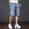 Shorts Jeans Finos de Verão para Homens 2026 Novos Calças de Cintura Média de Corte Reto Moda Casual Versátil Tendência Shorts de Cinco Pontos para Homens