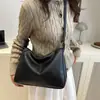 Bolso Retro de Pan Suave con Textura de Alta Gama para Mujer 2025 Nuevo Bolso de Hombro de Gran Capacidad para el Trabajo Bolso Cruzado Simple