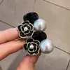 Pequeno Grampo de Cabelo para Mulheres, Presilha Lateral para Franja, Acessório de Cabelo com Flor de Camélia e Pérola, Presilha, Grampo de Cabelo, Novo Modelo 2024