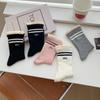 25 Calcetines Nuevos de Otoño e Invierno para Mujer con Letras Bordadas de Dos Barras y Encaje para Niñas Calcetines de Media Caña de Moda Ins Calcetines de Zhuji