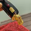 Arena de la Suerte Oro Dinero Mordida Pixiu Llavero Cinabrio Colgante para Coche Sentido Avanzado Colgante para Hombre Colgante Marea Francesa Antigua