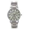 Reloj de cuarzo informal de negocios con correa de acero de tres ojos para hombre, reloj de cuarzo sin calendario, disponible en stock.