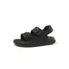 Sandálias Infantis 2026 Verão Novo Estilo Meninos e Meninas Fivela de Cinto Anti-Pé Calçados de Praia Bebê Casual Leves Sandálias Tendência