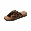 Sandalias de cuña de suela gruesa estilo francés para mujer, para uso exterior en verano, nuevo modelo 2026, adecuadas para combinar con faldas, versión coreana, sandalias slip-on con tiras cruzadas de lunares