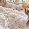 Conjunto de quatro peças de gaze dupla camada fofa de alto peso com bolinhas de desenho animado fofas, lençol e capa de edredom para dormitório estudantil