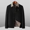 Chaqueta para hombre 2026 otoño e invierno colorblock solapa estilo ropa de trabajo chenilla forro de plumón juvenil cálida engrosada prenda exterior