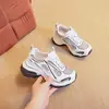 Zapatos de papá transpirables versátiles de estilo mecánico retro, que aumentan la altura, nuevos zapatos deportivos casuales cómodos para el otoño de 2026