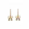 Pendientes de botón con forma de C de perla y circonita cúbica de aguja plateada Estilo retro francés Dulces Delicados Joyería para orejas de lujo ligero y de alta gama