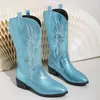 Botas de cavaleiro bordadas de outono e inverno de tamanho grande para mulheres, de comércio exterior europeu e americano, bico fino, salto quadrado, botas longas bordadas transfronteiriças, atacado no Wish