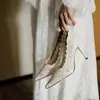 Zapatos de Boda Blancos con Diseño de Encaje Francés, Punta Fina, Tacones Altos de Nuevo Estilo, Boca Baja, Estilo Elegante de Socialité, Encaje Bordado