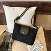 Bolsa de ombro de alta qualidade Dongdaemun coreana transfronteiriça, bolsa de mão minimalista retrô da moda, bolsa de axila com textura de camurça