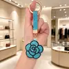 Bestseller transfronterizo creativo colgante llavero rosa incrustado de diamantes accesorio de bolso flor de strass de cuero regalo decoración