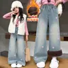 Jeans con Forro de Felpa para Niñas 2026 Nuevas Llegadas de Invierno Bordado de Corazón Pantalones de Pierna Ancha Pantalones Largos Cálidos de Felpa de Una Pieza para Niños Medianos y Grandes