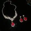 Aretes y Collar de Gota de Agua Incrustados con Diamantes Rojos de Año Nuevo, Accesorios Versátiles de Lujo Ligero de Nicho, Juego de Joyería de Alta Gama para Mujer al por Mayor