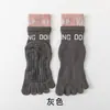 Calcetines de Yoga Profesionales Antideslizantes para Mujer de Media Pantorrilla Calcetines de Pilates Deportes de Interior Fitness Transpirables que Absorben el Sudor Calcetines de Cinco Dedos Doble Canalé