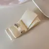 Grampo de Cabelo com Laço de Cetim Doce Estilo Coreano e Strass, Requintado e de Nicho, com um Toque de Luxo, Acessório Suave para a Parte de Trás da Cabeça para Mulheres