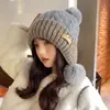 Sombrero de Orejeras de Punto Nuevo Otoño e Invierno Estilo Coreano para Mujer Bloque de Color Pompón Más Terciopelo Cálido Sombrero Lei Feng Dulce Sombrero de Lana