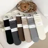 Meias de tornozelo com babados estilo coreano, pretas, brancas e cinzas, simples e versáteis, com listras verticais finas, em estilo preppy