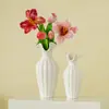 Vaso de Cerâmica Estilo Cream Shumen Acessível de Luxo Enfeites para Arranjo de Flores da Sala de Estar de Casa Dispositivo Hidropônico para Flores Design de Nicho