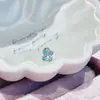 Nueva colección de serie de proteína azul de pendientes de acero de titanio médico, elegantes y versátiles, con diseños de trébol de cuatro hojas y cruz
