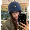 Chapéu de Tricô de Alta Qualidade com Padrão de Estrelas Estilo Coreano para Mulheres, Chapéu de Inverno para Cabeça Grande com Proteção para Orelhas, Chapéu Quente de Lã, Chapéu Gorro à Prova de Frio