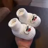 Sapatos de Bebê Previnem Quedas 3-6-Dezembro Sapatos para Recém-nascidos Sapatos de Tecido com Solado Macio para Bebê Feitos à Mão na Primavera e Outono