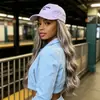 Comercio exterior transfronterizo Gorra Peluca gorra de béisbol peluca peinado integrado mujeres africanas cabello largo rizado gris plateado accesorio para la cabeza