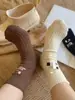 Otoño e invierno Nuevos calcetines de moda para mujer de punto grueso europeo con bordado de cara sonriente estilo ins japonés coreano a media pantorrilla calcetines de algodón clásicos