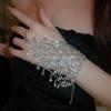 Pulsera Europea y Americana Cuadrada Ovalada con Borla Incrustada de Diamantes Pulsera Elegante de Moda Pulsera Exagerada de Lujo Ligero de Alta Gama para Mujeres