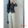 Camisa coreana chic con torsión lateral que ajusta la cintura, suéter liso de cuello redondo irregular ligeramente transparente estilo coreano para mujer