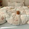 Juego de Cuatro Piezas Grueso Cálido de Invierno Estilo Encaje de Leche Estilo Coreano Estilo Princesa Estilo Falda de Cama Funda de Edredón de Coral Fleece Sábana