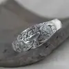 Nuevo Pulsera de Plata Retro Estilo Chino Personalizada Estilo Étnico para Mujer, Versión Ancha con Flor de Peonía, Pulsera Abierta de Plata Audaz Venta al por Mayor
