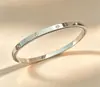 Item de Venda Quente Transfronteiriço, Estilo Minimalista Único, Design de Nicho, Pulseira Feminina de Aço Titânio Antidescolorante, Pulseira Elegante de Aço Inoxidável de Luxo Leve