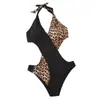 Traje de baño de una pieza con estampado de leopardo, escote halter y corte para mujer 2026, estilo europeo y americano, bikini triangular sexy sin espalda