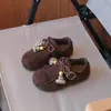Zapatos Birkenstock para Niñas 2026 Otoño Nuevas Llegadas Niñas Niñas Zapatos de Piel de Princesa Zapatos Planos para Bebés para Usar con Faldas Zapatos Pequeños de Otoño Modernos