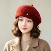 Boina de lana de cordero Melard, boina cálida de otoño e invierno para mujer, gorro de pintor, adelgazante del rostro, sombrero artístico, moderno